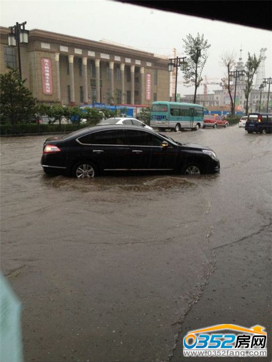 2013年的雨后的西门外