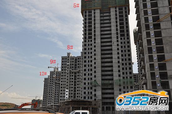 东方名城·好旺角5#二次结构与施工建设同步已完成16层,8#、9#外墙保温层已经完成,12#外墙保温层已完工 东方名城·好旺角5#二次结构与施工建设同步已完成16层,8#、9#外墙保温层已经完成,12#外墙保温层已完工