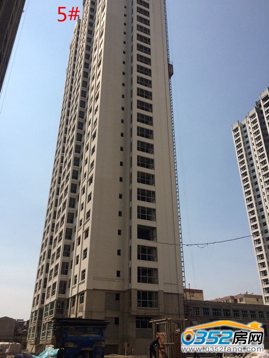 金水湾工程实景图5#地暖已铺完,正在做防火门窗。