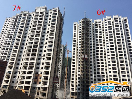 金水湾工程实景图6#地暖已铺完,正在做防火门窗。7#目前地暖、防火门窗完工,正在上地砖。