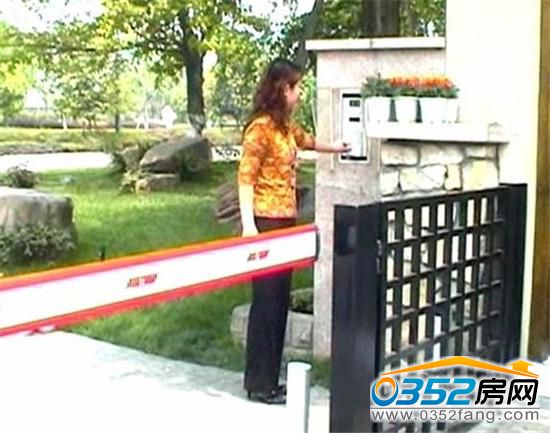 金水湾小区业主回家