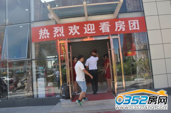 陆续有顾客前来看房 陆续有顾客前来看房