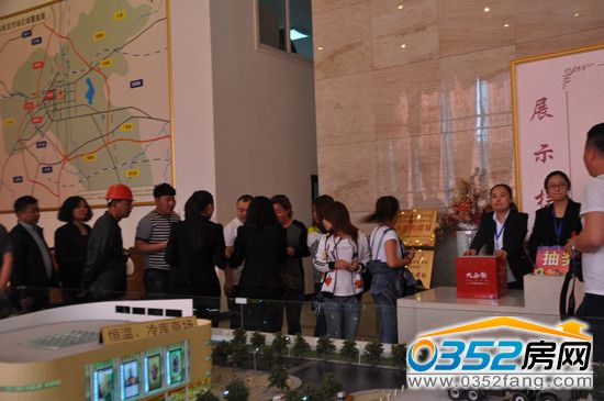 1414541912980468d33501.jpg 有序排队_副本.jpg