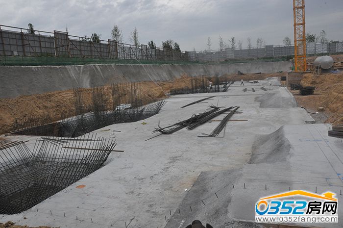 151537063539ce6ed45319.jpg 1号楼绑筏板钢筋.JPG