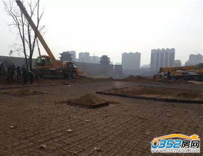 05113355820a224cf85192.jpg 原和平里小区的停车场.jpg