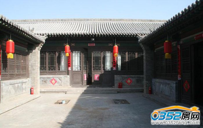 191449118bad60a2ed9975.jpg 四合院内景.jpg