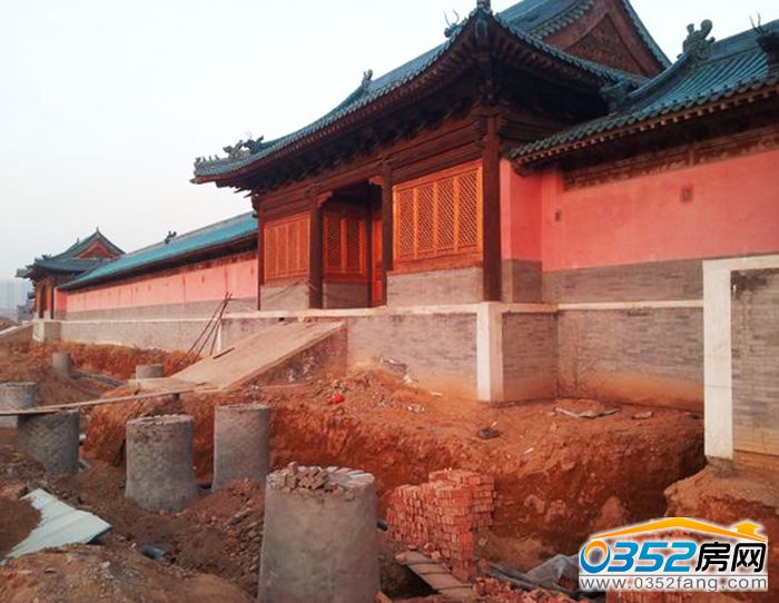 211456513e3032f78d4369.jpg 管道井都已砌筑完成,正在进行管道铺设连接。.jpg