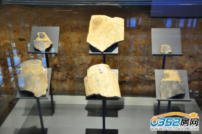 20114134189ddca3ed8125.jpg 刻字瓦片.jpg