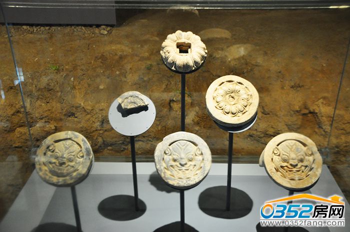 201142149f297e5d5e7406.jpg 雕花瓦当 (2).jpg