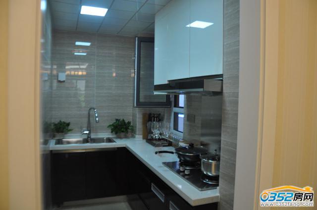 J������������