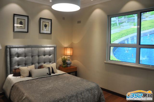 M������������