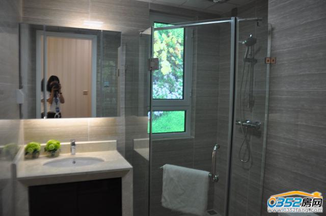 M���������������