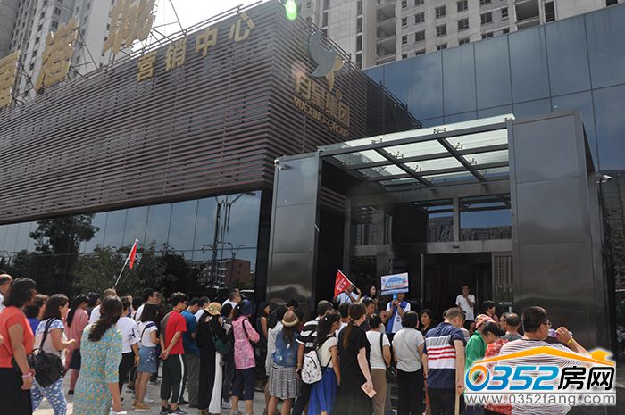 1918421171dcccba453116.jpg 星港城门口.JPG