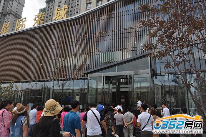 19184308ec8f5fa77b5672.jpg 星际门口.JPG