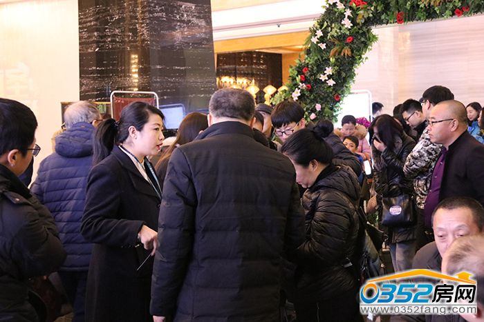 23175628a9995a28f16588.jpg 置业顾问讲解.JPG