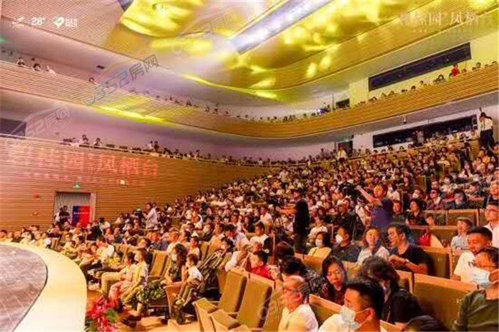 081534216eec0126c38083.jpg 发布会2.jpg