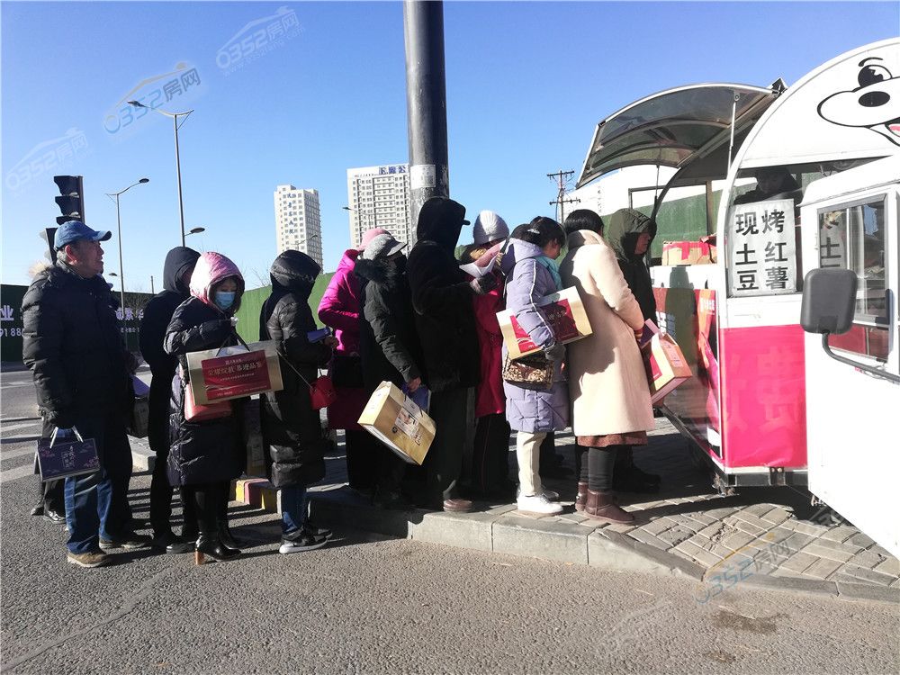 161643253fc06bec703839.jpg 贡薯领取现场.jpg